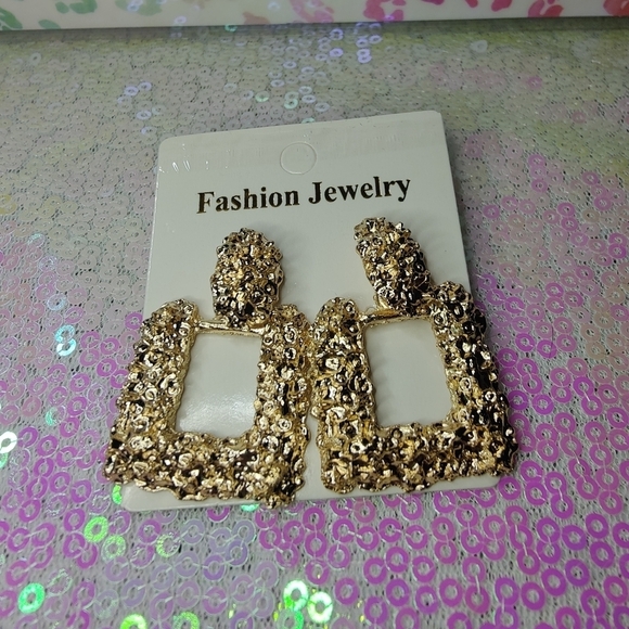 Fashion Jewelry Jewelry - Gold Textured Geometric Statement Drop Earrings NWT